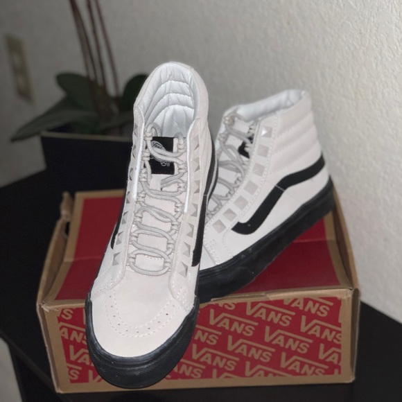 Sk8-hi marshmallow and Black men size 3.5 and women size 5.0 - Picture 1 of 5